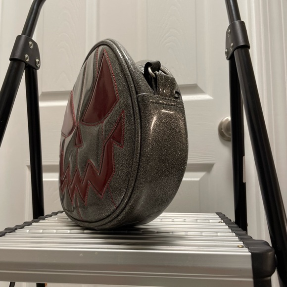 Love Pain & Stitches meanie face handmade - Picture 4 of 4